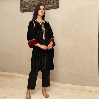 Black Crushed Velvet Embroidered Kurta-XS