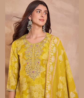 Vaamsi Women Silk Blend Printed Straight Kurti With Pants ( Yellow )