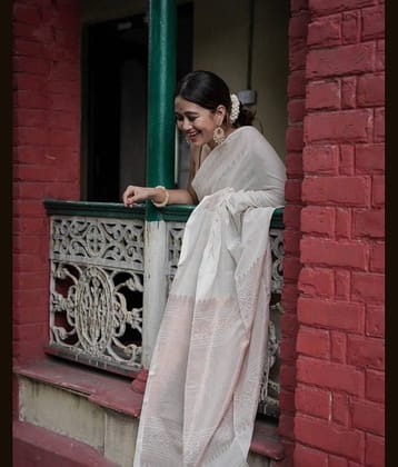 fab woven Art Silk Woven Kanjeevaram Sarees With Unstitched Blouse Piece ( White )