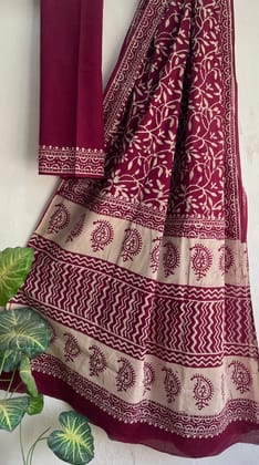 Hand block printed cotton mul saree with blouse.....Size 6.5 with blouseNatural dye n colourPure cotton (92*80)Pure hand ( without skrin chemical)