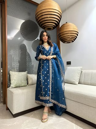 zari embroidery kurta set