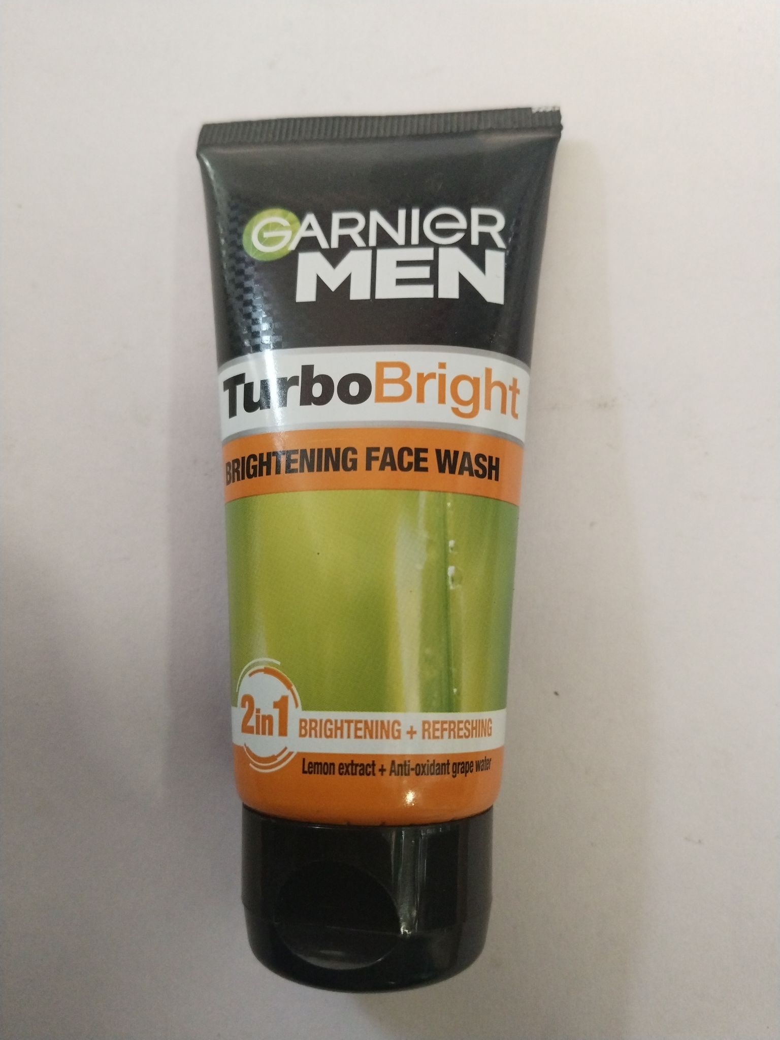 Garnier Men Turbobright Brightening face wash 2in1 Brightening + refreshing 
