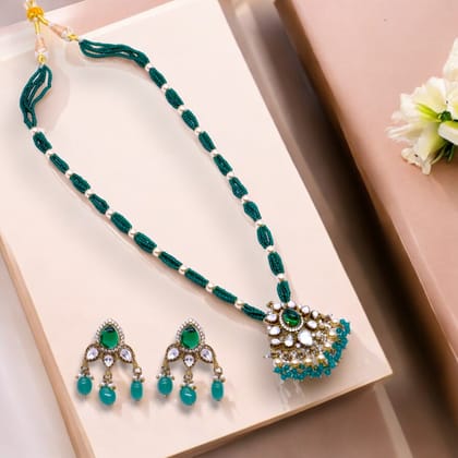 Gold-Plated Green Bead Necklace Set with Pearl and Pendant Design