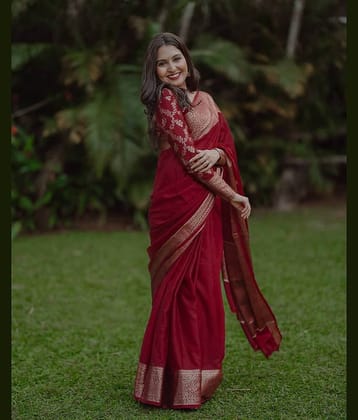 fab woven Art Silk Woven Design Banarasi saree With Unstitched Blouse Piece ( Maroon )