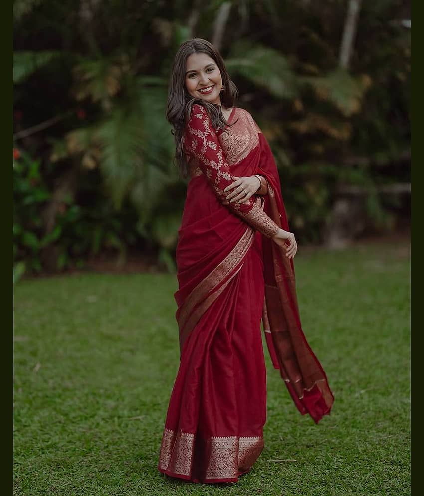 fab woven Art Silk Woven Design Banarasi saree With Unstitched Blouse Piece ( Maroon )