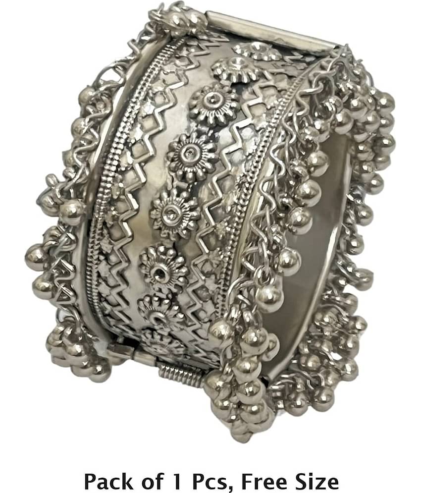 Samridhi DC Silver Bangle ( Pack of 1 )