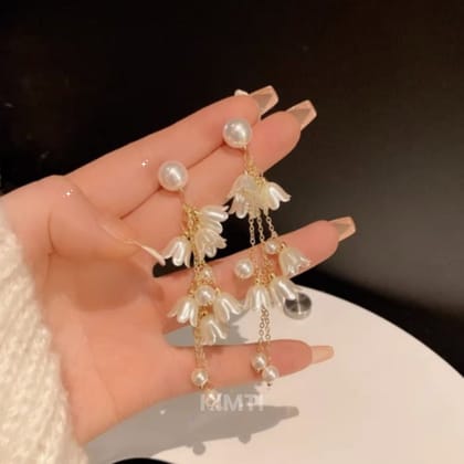 White Flower Sweet and Tassel Dangler Earring