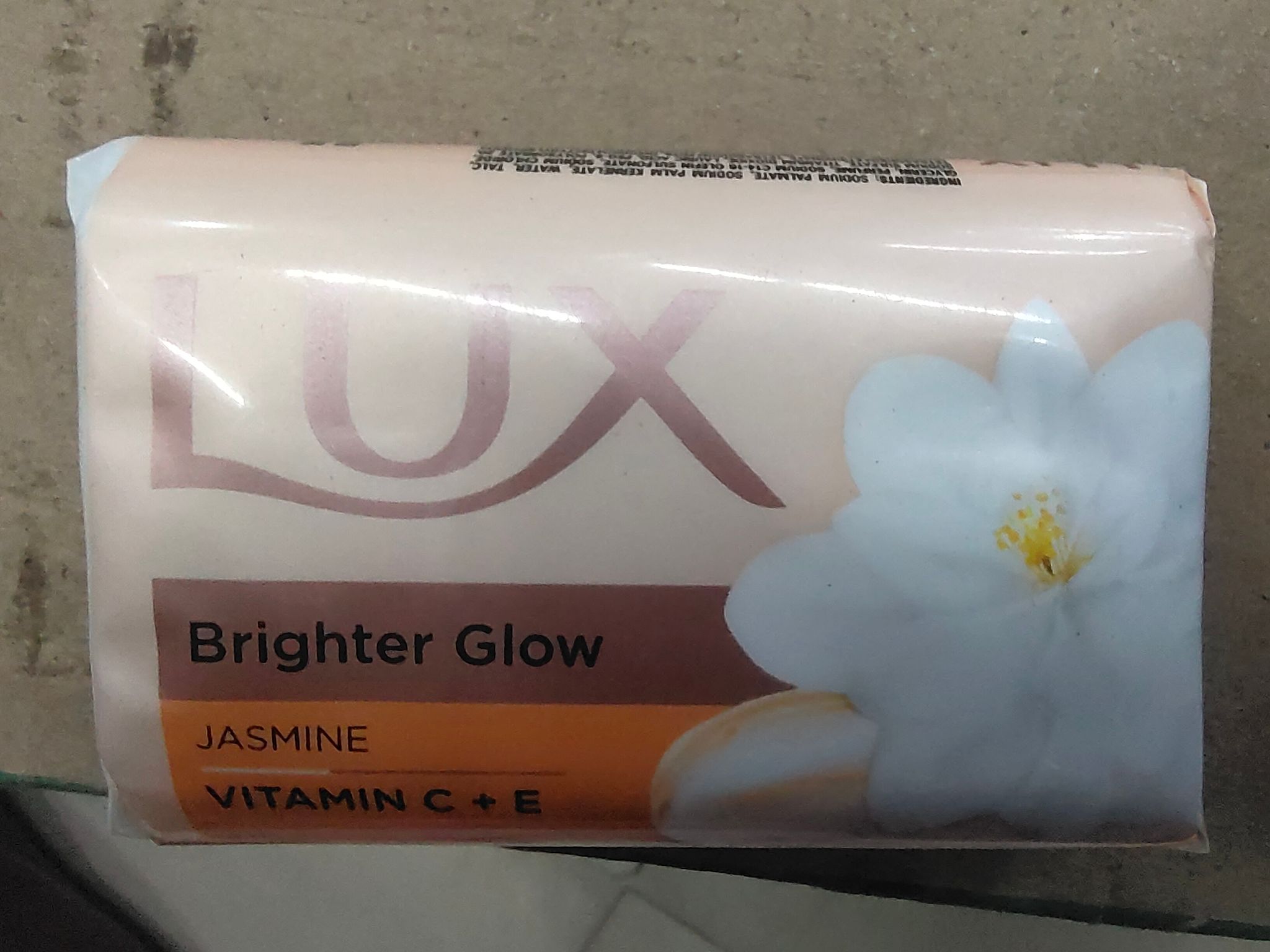 Lux bathing soap bright glow jasmine