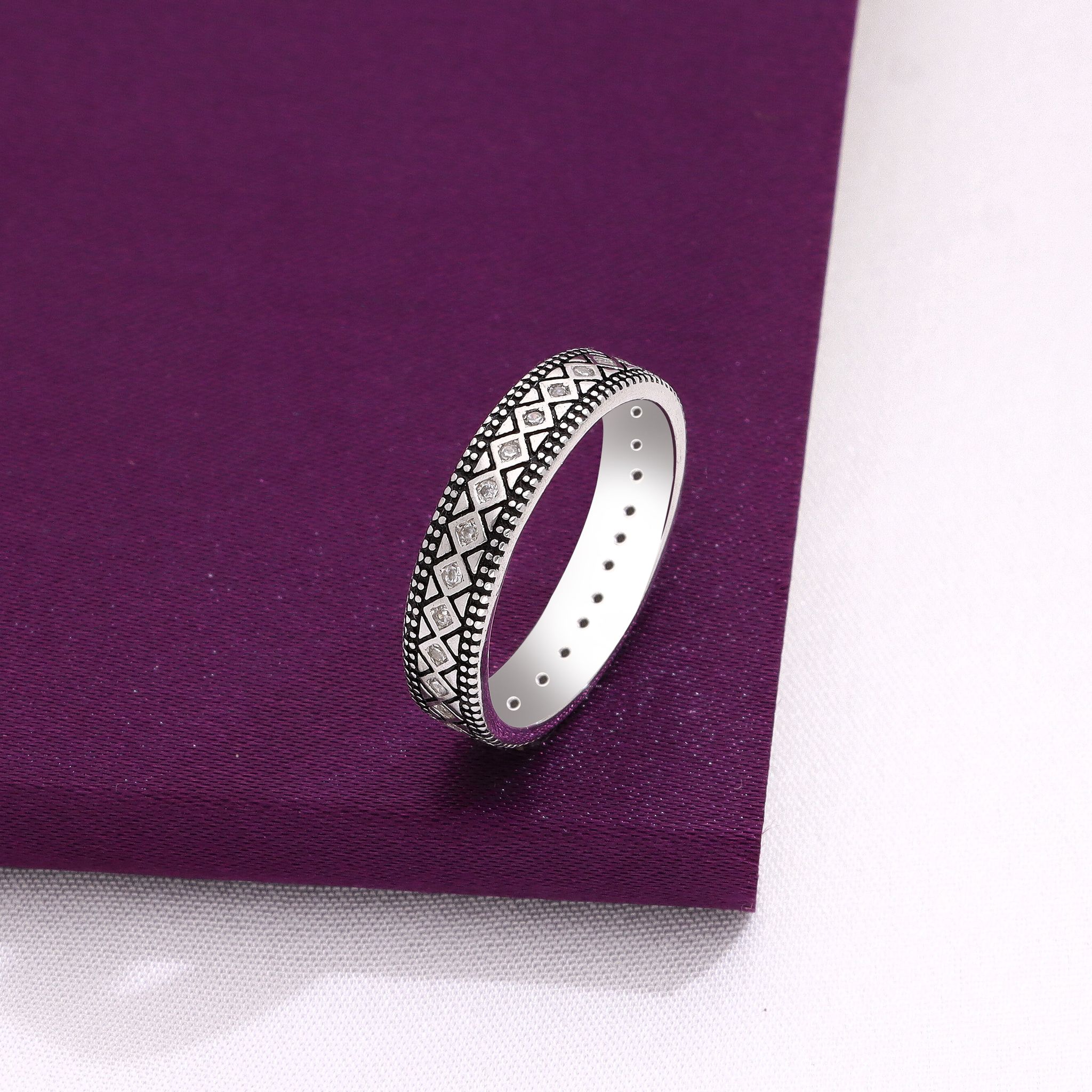 Men’s Royal Engrave Silver Band-White Stone / Silver / US 7 (17.5 mm Diameter)