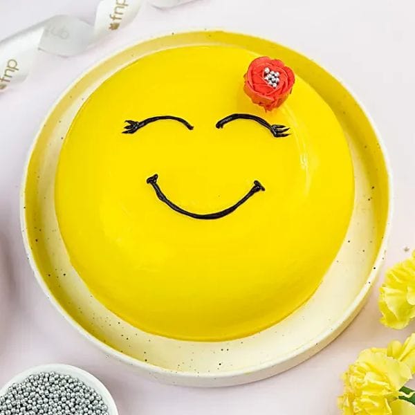 Happy Emoji Pineapple Cake 1 Kg