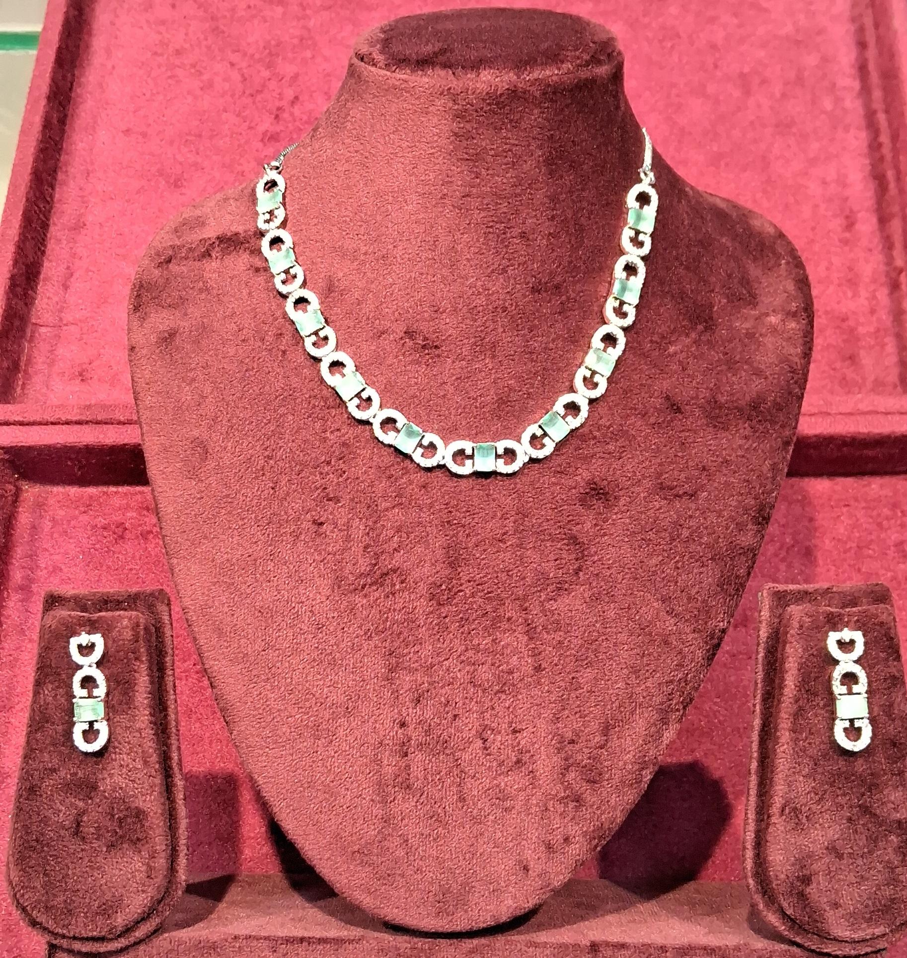 NECKLACE AD