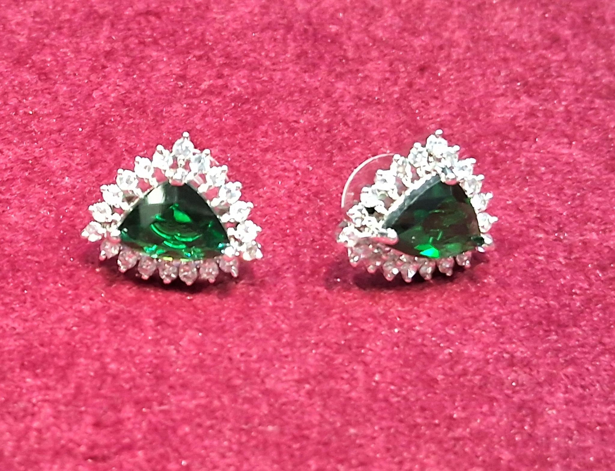 EARING AD
