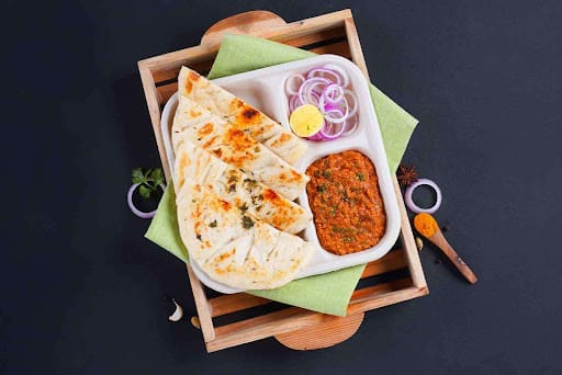 Chicken Kheema & Bread Kulcha Lunchbox