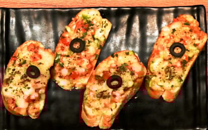 Exotic Cheese Garlic Bread