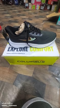 SPORTS SHOES