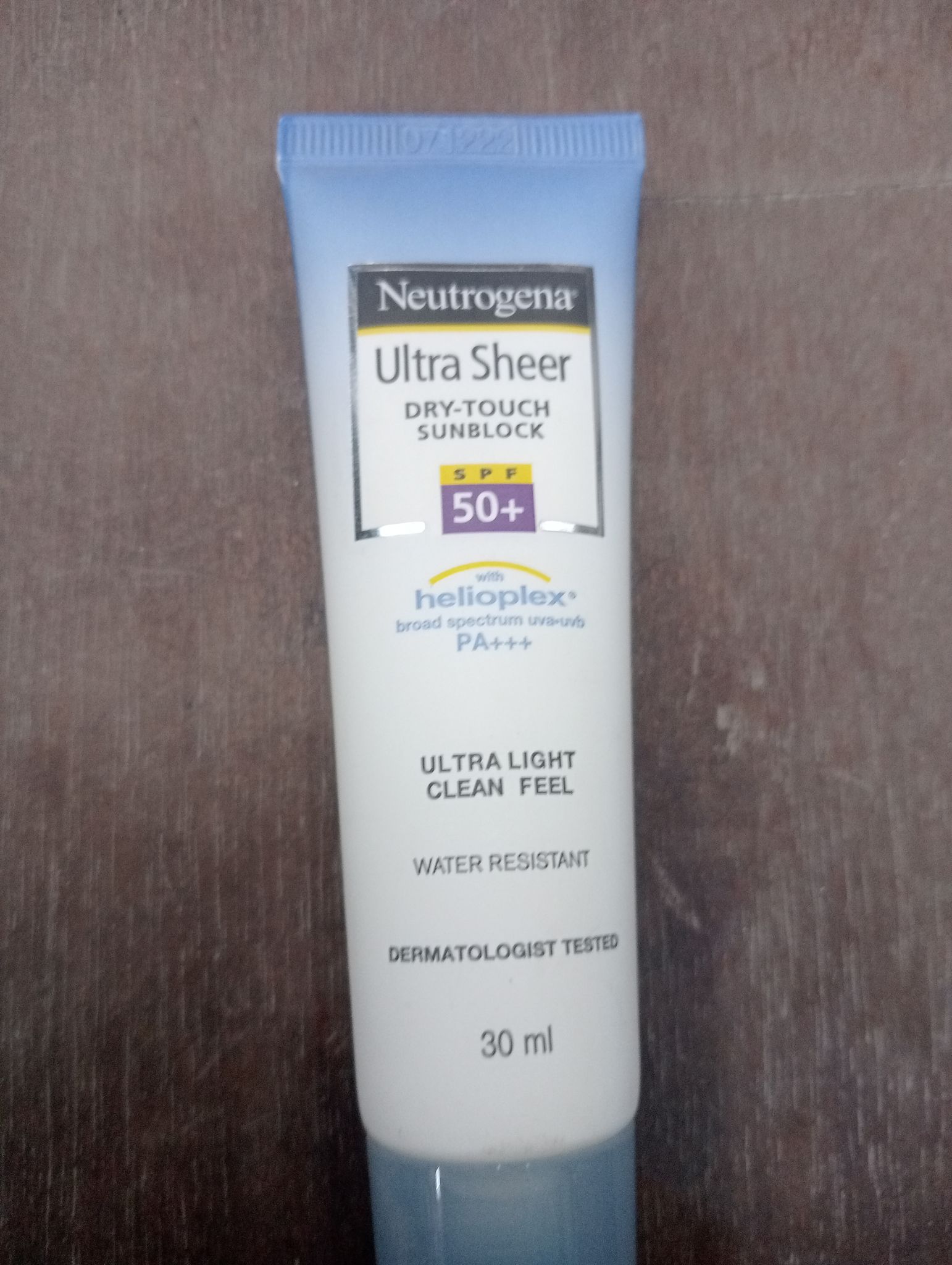 Neutrogena Ultra sheer Dry-touch Sunblock Ultra light Clean feel 