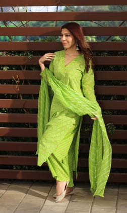 Cotton Bandhani Print Green Suit Set with Printed Chiffon Dupatta-3XL