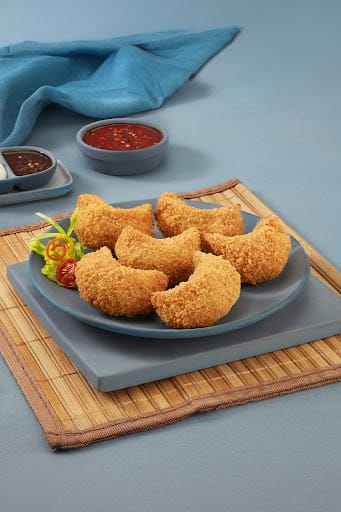 Chicken Kurkure Fried Momo With Momo Chutney