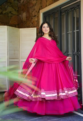 NEW ĐĚSIGNER PARTY WEAR LOOK  GOWN WITH HAVY LACE WORK-M