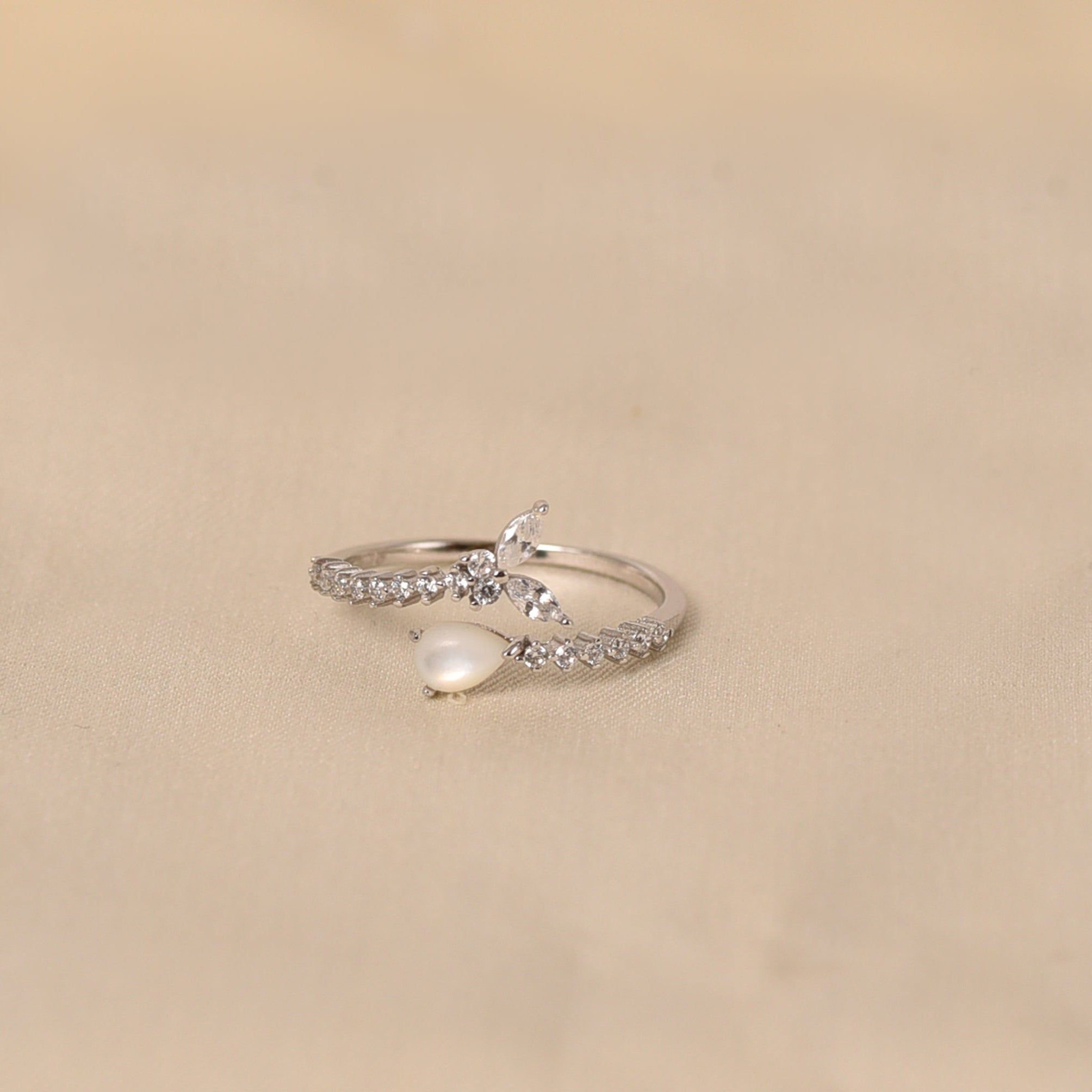 Divyam MOP Ring