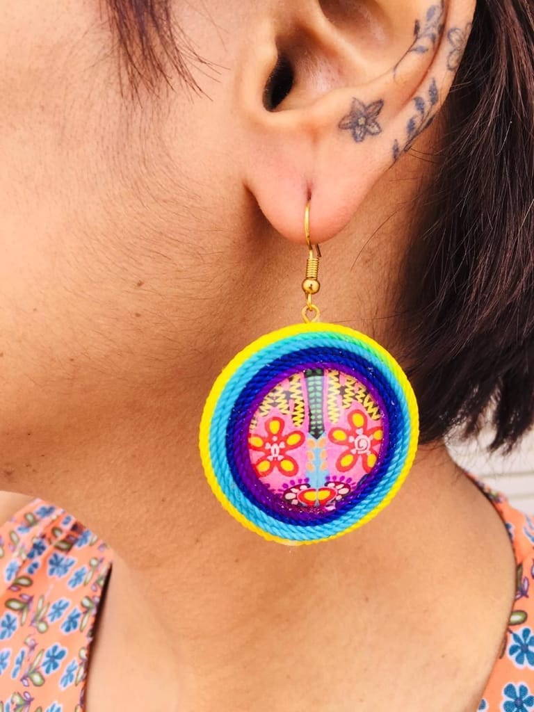 BRIGHT COLOR THREAD GLASS EARRINGS - CIRCLE SHAPED