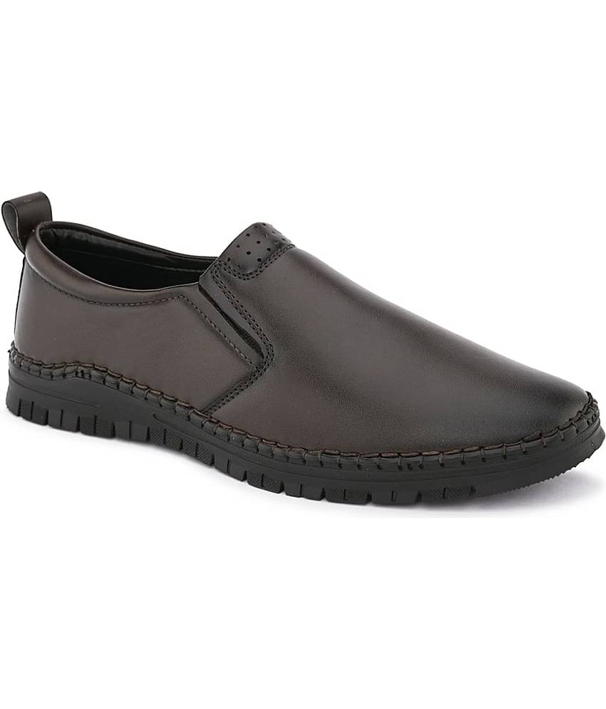 Fashion Victim - Brown Men's Slip On Formal Shoes