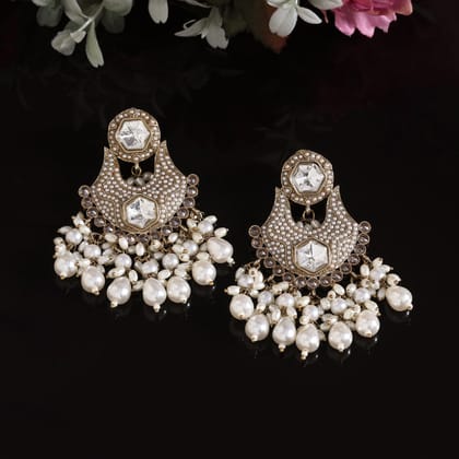 White Color Pakistani Kundan Earrings-Length: 8.00 CM x Width: 4.50 CM / White / Alloy With Good Quality Mehndi Gold Plated