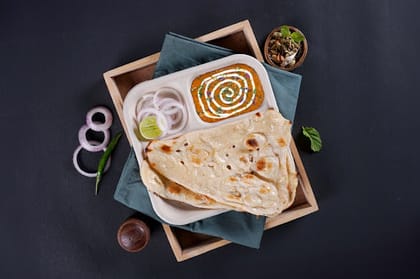 Dal Makhani & Naan Lunchbox