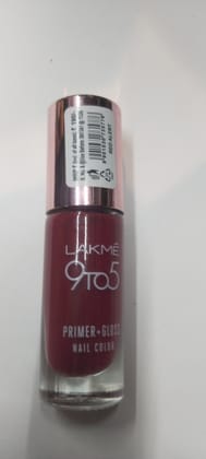 Lakme 9to5 Nail color Red alert 