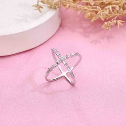 Elegant Crisscross Silver Ring-White Stone / Silver / 6