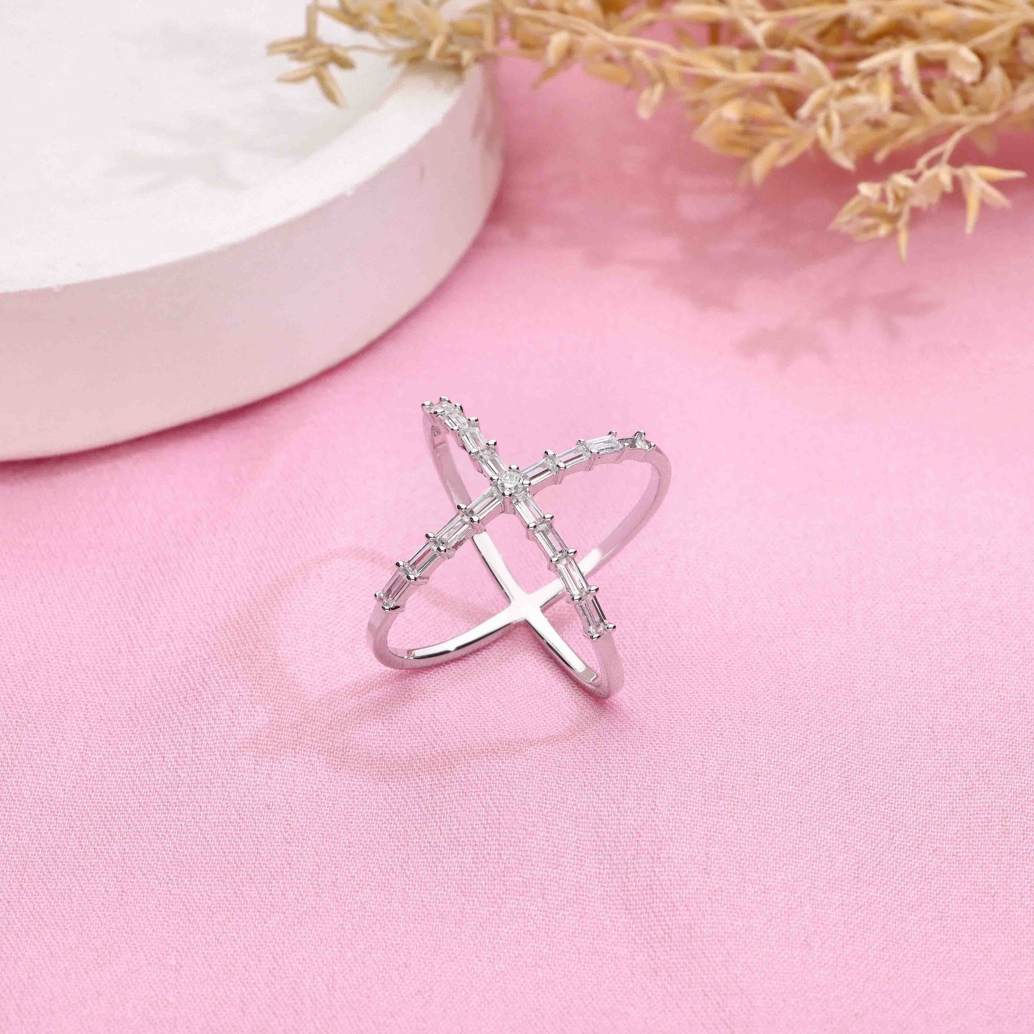 Elegant Crisscross Silver Ring-White Stone / Silver / 6