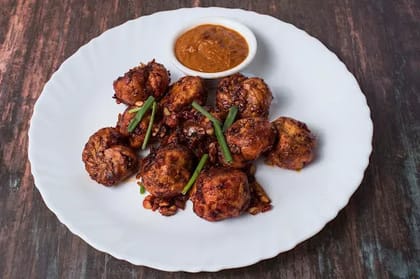 Veg Crispy Schezwan Momos [10 Pieces]