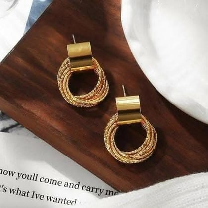 Pinapes Retro Gold Circle Pendant Earrings – Vintage-Inspired Multi-Hoop Statement Jewelry Pinapes Retro Gold Circle Pendant Earrings – Vintage-Inspired Multi-Hoop Statement Jewelry