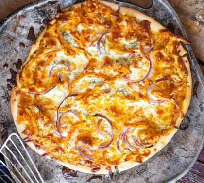 Chicken And Onion Pizza