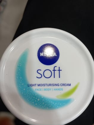 Nivea soft light moisturising cream