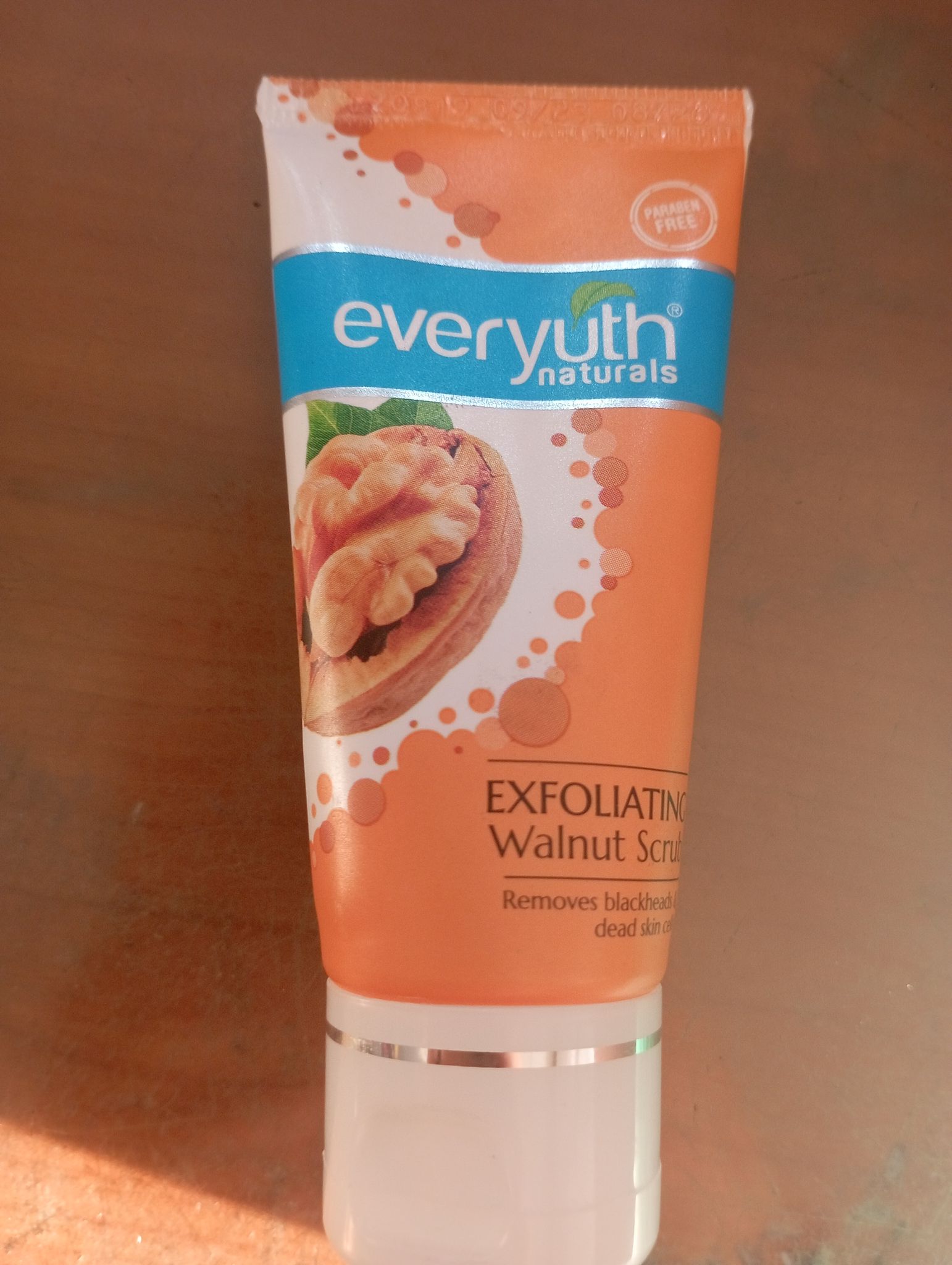Everyuth naturals exfoliating walnut scrub 