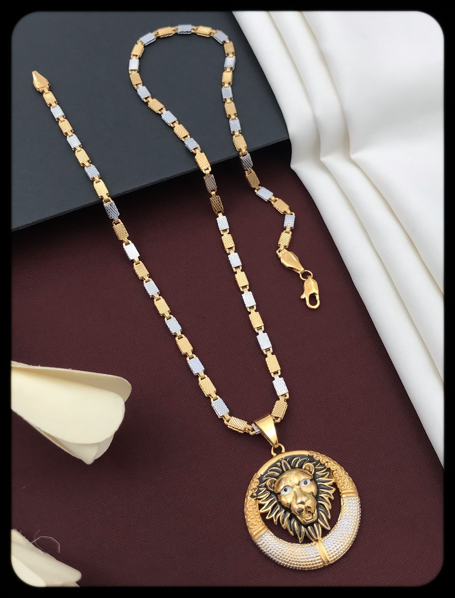 Noyade Gold Plated Mens Chain Pendant