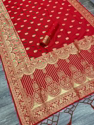 Red Golden Zari Woven Kanjivaram Soft Silk Saree