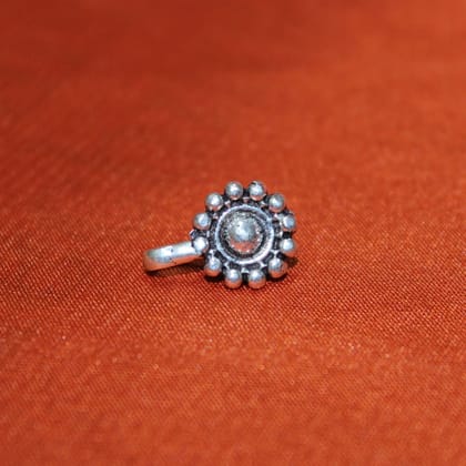 Silva Sutra floral nose pin