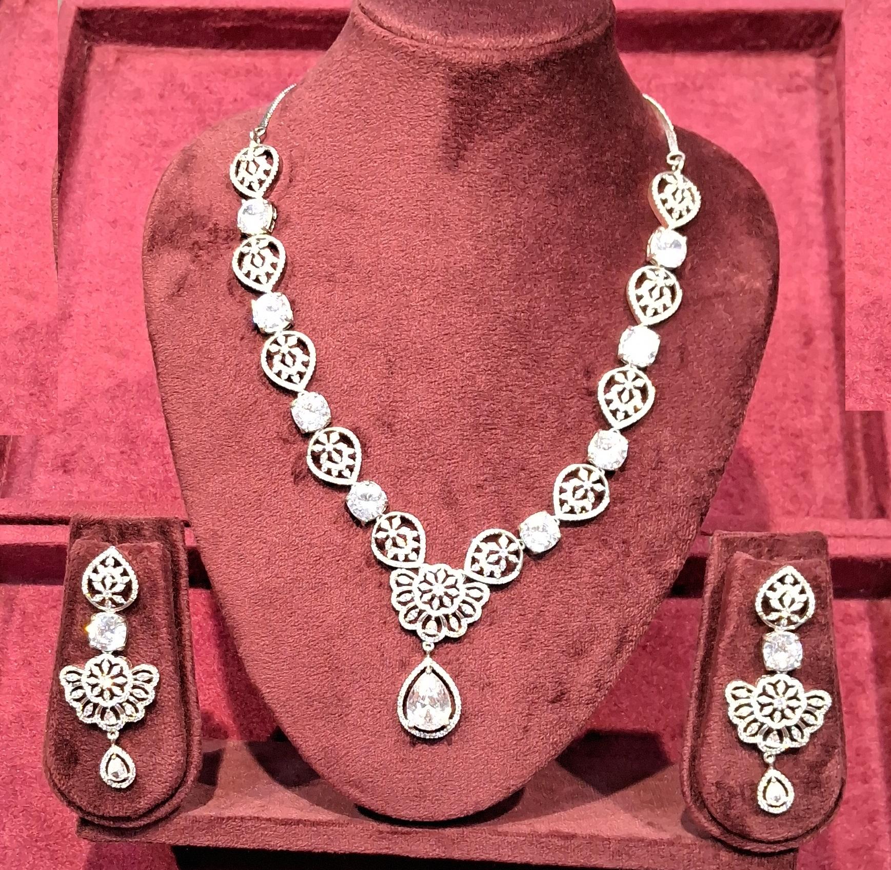 NECKLACE AD