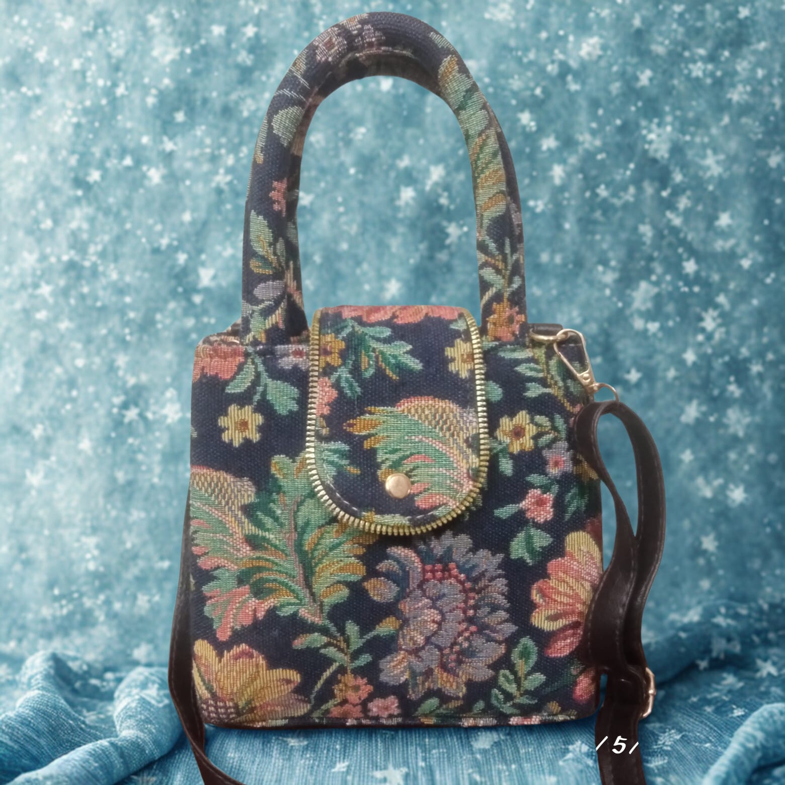Jaquared Sling Bag
