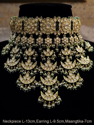 Traditional flower and half moon design kundan tukdies classy set