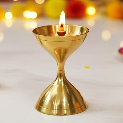 Brass Table Decor Oil Lamp Deepak  - Chain Hanging Brass Diya for Temple, Height : 3 Inch (ZMAS193 H)