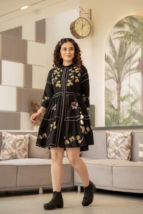 Classic Black Tunic with Exquisite Design Accents-BLACK / S