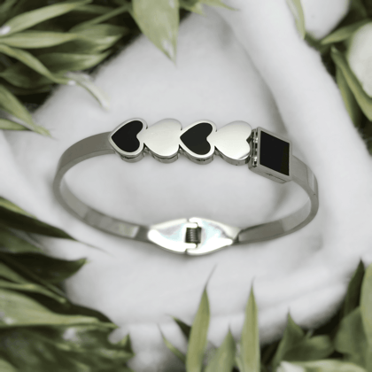 Silver Bracelet with Black & White Hearts Silver Bracelet with Black & White Hearts