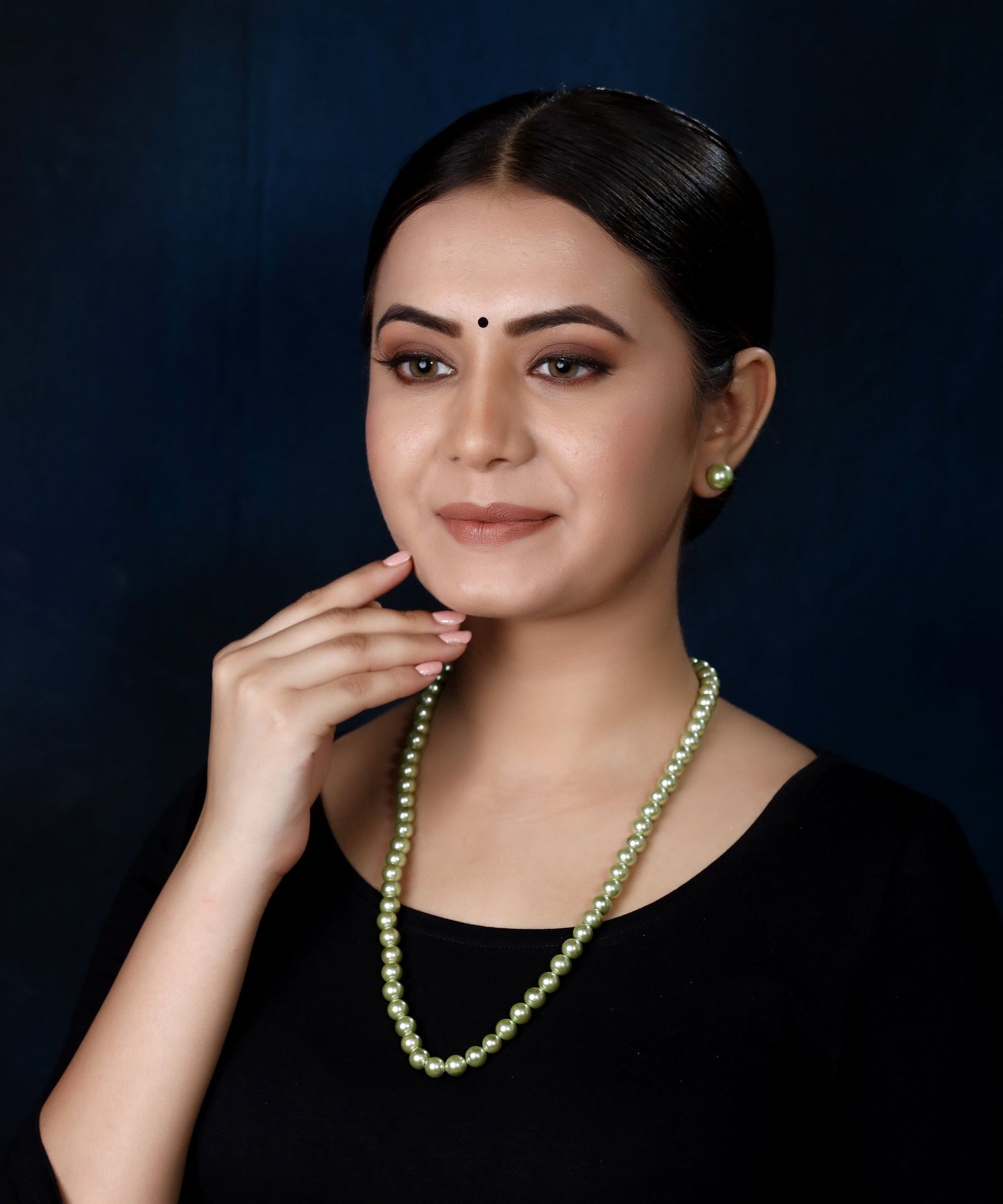 Imeora Green 8mm Shell Pearl Necklace with 10mm Green Studs