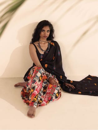 trueBrowns Cola Muslin Ikat Saree - Cola (Free Size)