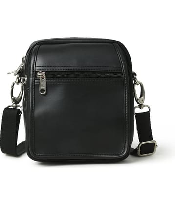 MATRICE - Black Solid Messenger Bag