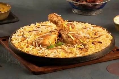Murgh Hyderabadi Biryani (With Raita)