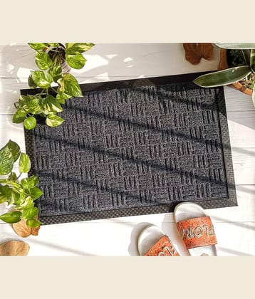 AMRO Beautility Needs - Anti-skid Rubber Door Mat ( 40 X 60 cm ) Single - Black